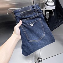 ARMANI阿瑪尼  2024春夏最新款時尚圓領短袖T恤，絲光棉面料，上身涼爽，貼膚舒適，吸汗透氣，耐看又好穿，logo徽章定位印 NO28378 歷史價格詳細信息