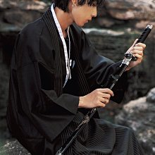 真品日本男士和服袍 黑色 有家徽 有裡布 收藏品 角色扮演 KIMONO 後背長137公分 歷史價格詳細信息