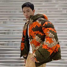 路易威登  2024春夏最新款時尚圓領短袖T恤，絲光棉面料，上身涼爽，貼膚舒適，吸汗透氣，耐看又好穿，logo徽章定位印花，，型男 NO28377 歷史價格詳細信息