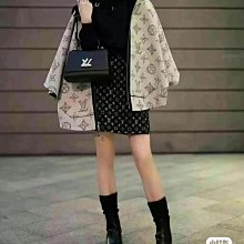 Leann代購~24新款老花復古郵差包時尚百搭單肩斜挎包大容量女包 隔層多 24*17cm 配盒 歷史價格詳細信息