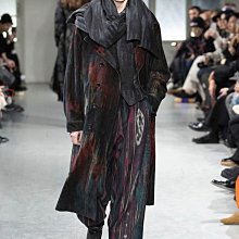 國現Yohji Yamamoto 23AW中亞旅人絲絨大衣山本耀司   采用產自靜岡縣濱松的織物制成，濱松是日本一座以其豐富的紡織遺產而聞名 歷史價格詳細信息