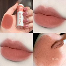 【熱賣精選】品牌小眾枕頭包包女2023新款潮高級質感圓筒包百搭單肩斜挎包 歷史價格詳細信息