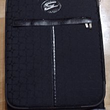 GENNY 義大利製真皮黑色側肩背包,底寬度:28*9cm,高度:22cm,少用降價大出清 歷史價格詳細信息