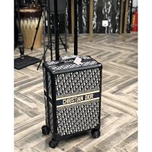 Dior CD 別針 VIP積分贈品禮 迪奧精緻胸針徽章 禮盒 服裝配飾 素素百搭好氣質 簡單高級???? 歷史價格詳細信息