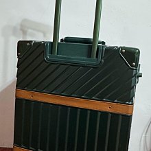 二手24吋行李箱~藍紫色／密碼鎖／輪子有脆化跡象／7成新／多處貼紙／限新莊自取／198元起標，恕不退換貨，下標前請三思 歷史價格詳細信息