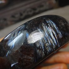 《藍晶寶石玉石特賣→〈手鐲系列〉→天然清透紅虎皮牛奶玉髓超厚寬版手鐲→W782 歷史價格詳細信息