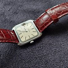 OMEGA 歐米茄 碟飛系列石英半金黃金珍珠母貝腕表(424.20.27.60.05.001)x27.4mm 歷史價格詳細信息