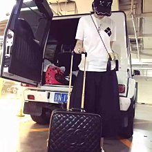 Chanel的拖鞋不可能錯過吧！！！尤其是百年難得一見的穆勒鞋這一雙是好穿的！請收下吧 歷史價格詳細信息